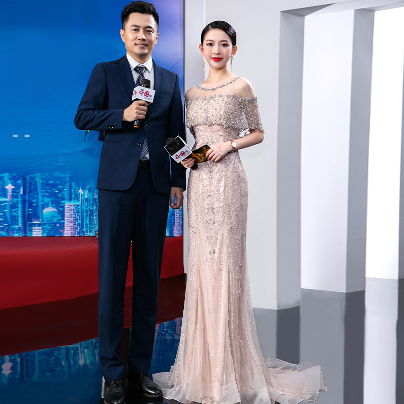 Champagne-Colored French-Style High-End Heavy-Duty Hostess Dress for Women, Suitable for Banquets, Annual Meetings, and Elegant Evening Events, with a Light Luxury and Sophisticated Aura