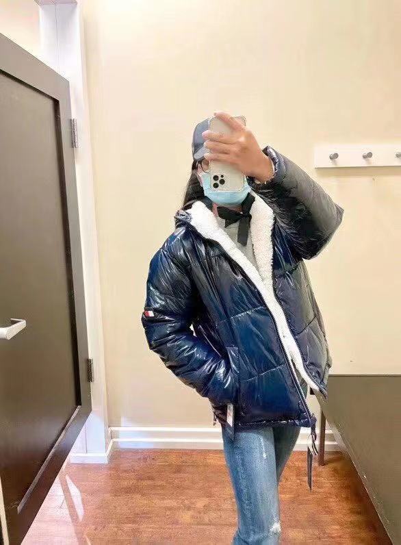 Ms. Tommy's thick anti-chill jacket side is lamb wool white flip side waterproof display slim navy color