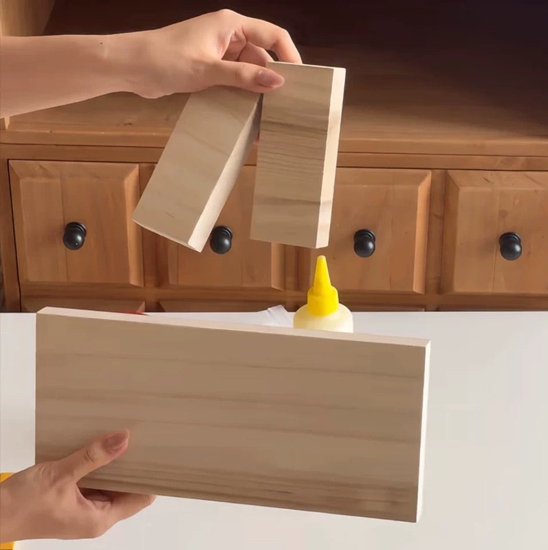 Solid Wood Panel Made from Paulownia Wood, Used as a Shelf for Storing Mosaic Tiles and Wooden Blocks, Is a Wooden Board
