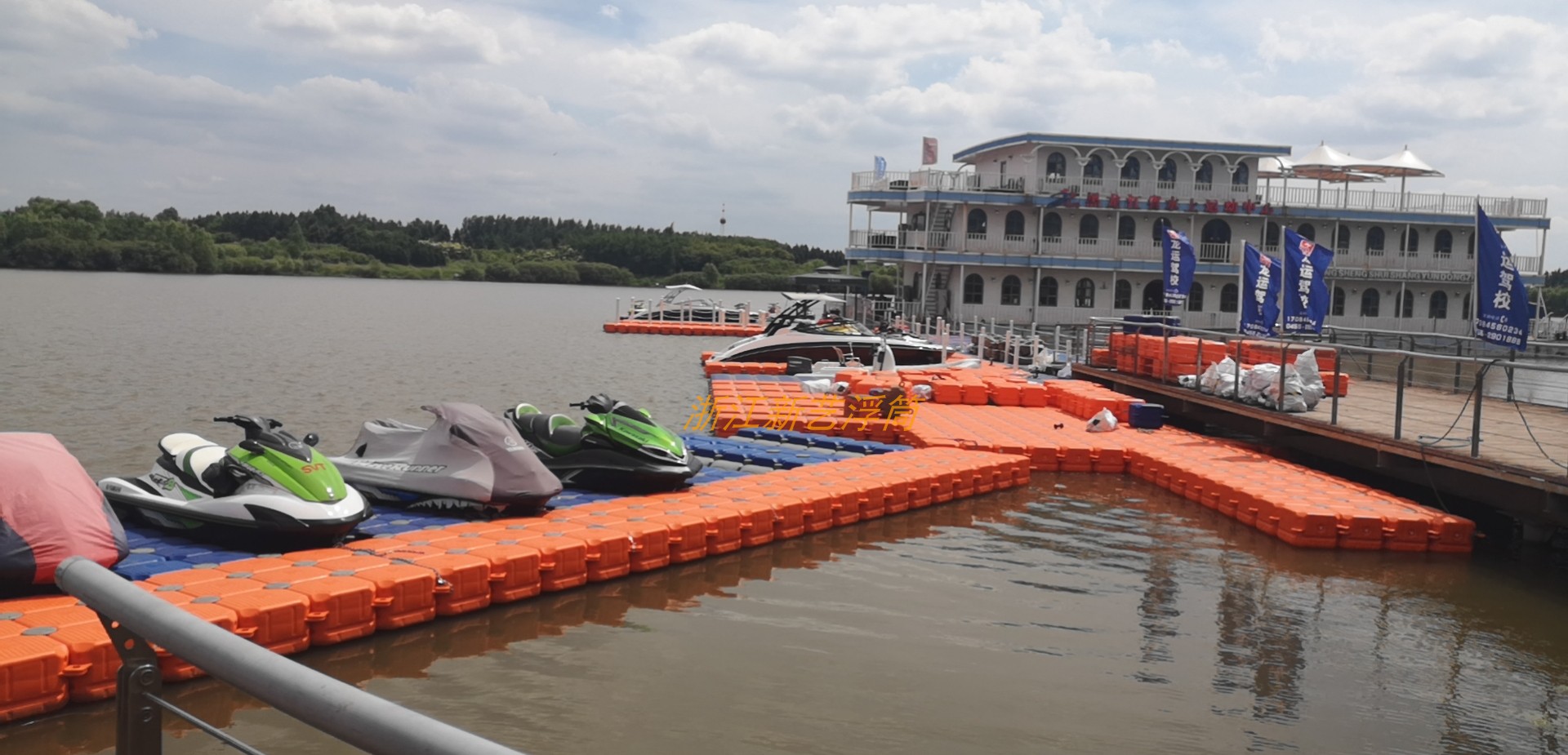 2022 Spring Summer Promotions Water Floating Bridge Boat Dock Pontoon Fishing Terrace