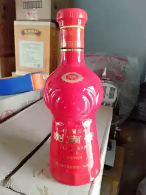 Wine bottle collection decoration display Jiannanchun red wine bottle