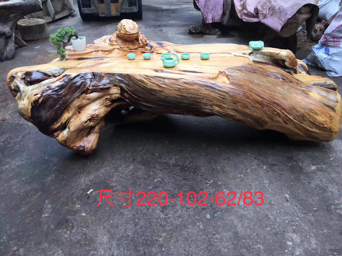 Root Carving Root Art Tea Table Golden Toad With Forcliff Cypress Double Coloring Material Golden Silk Water Ripple Without Picking Up Root Hugs Weighs 900 Kilos