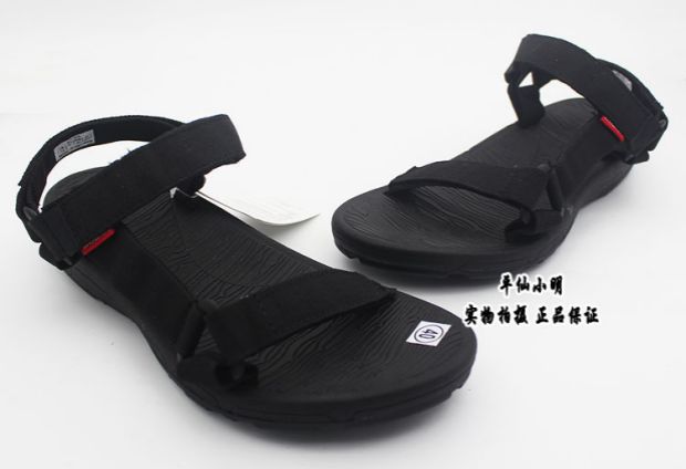 Giày Việt Nam nhập khẩu dép nam nữ đi biển bình thường thể thao ngoài trời đôi dép đơn giản đầy đủ đế cao su mềm chống trượt giày quai hậu nam