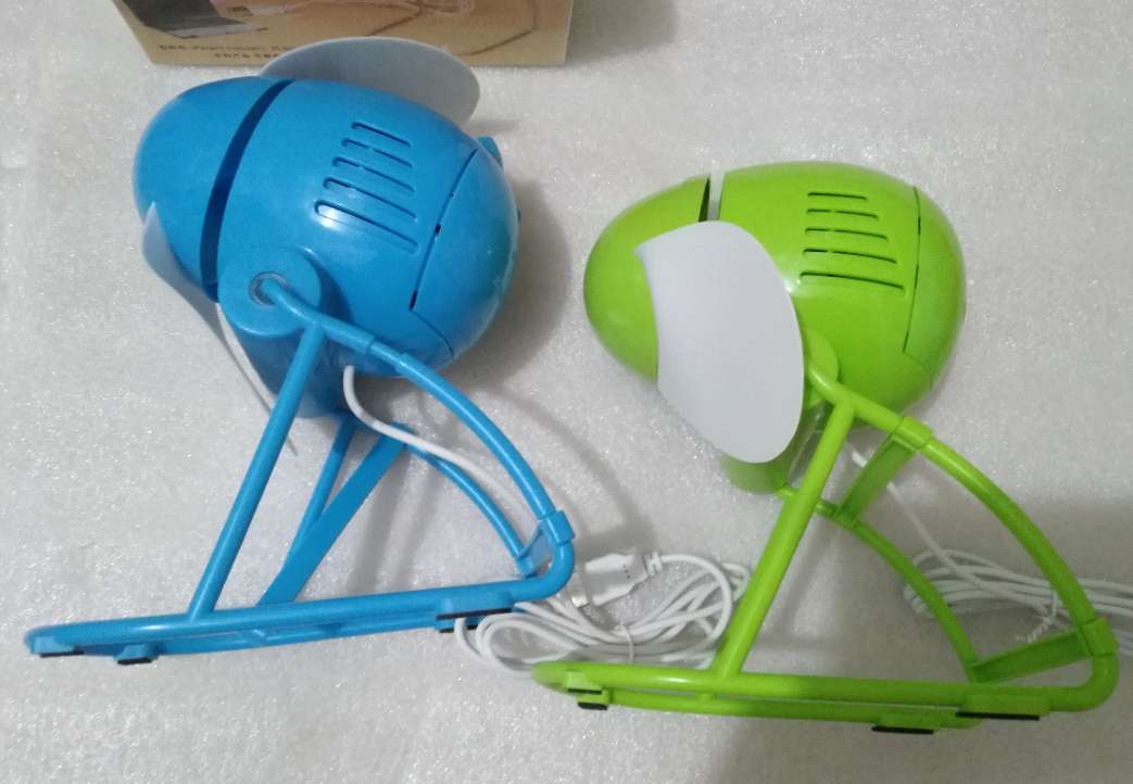 USB small fan USB power supply or four AA battery power supply 5 inch fan page high air volume color packaging