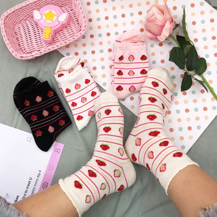 Cô gái Nhật Bản dễ thương vớ ren bông dâu trong vớ Phim hoạt hình hoang dã chic mùa thu và mùa đông học sinh vớ da