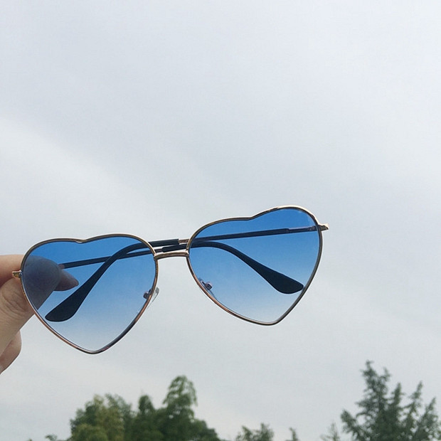 Harajuku Wind Ocean Tablet Retro Kính râm tình yêu Wild Soft Girl Trong suốt Tình yêu Gradient Kính râm kính thời trang