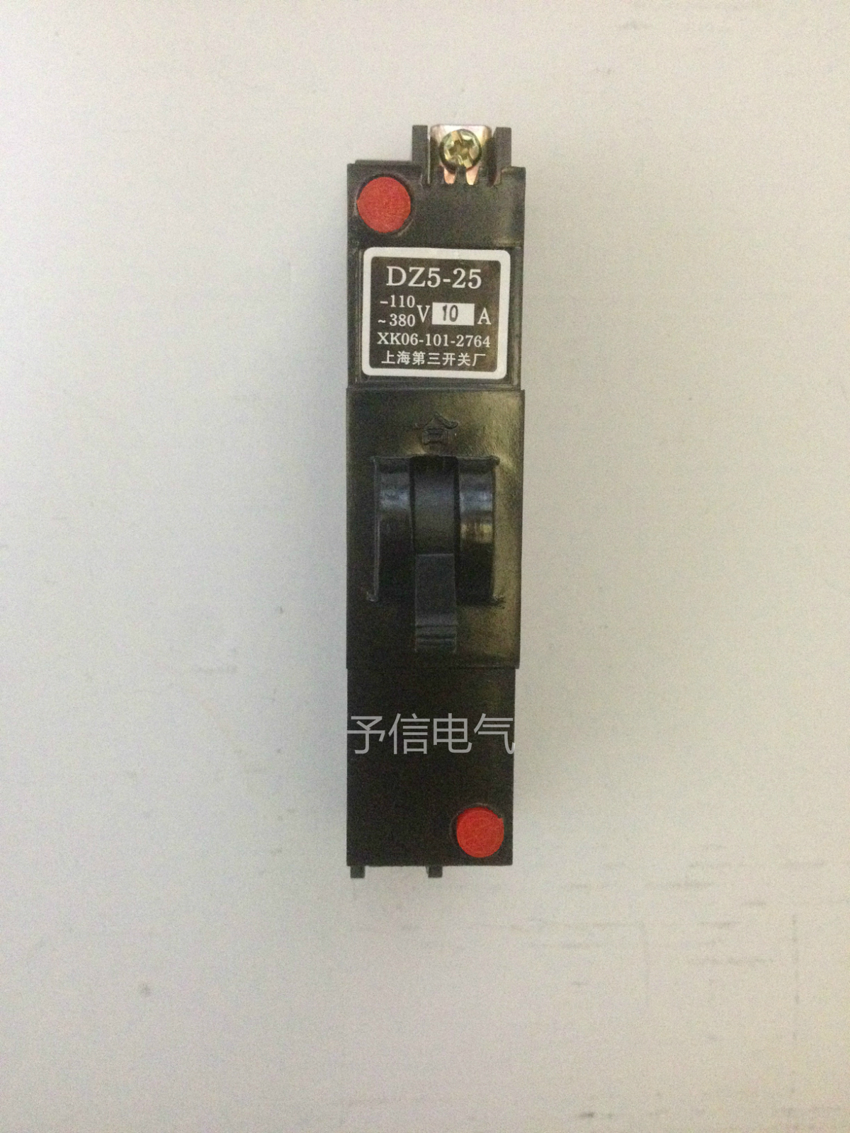 DZ5-25 Shanghai Third Switch Factory Unipolar Automatic Air Switch Plastic Case Circuit Breaker 10A 20A 25A