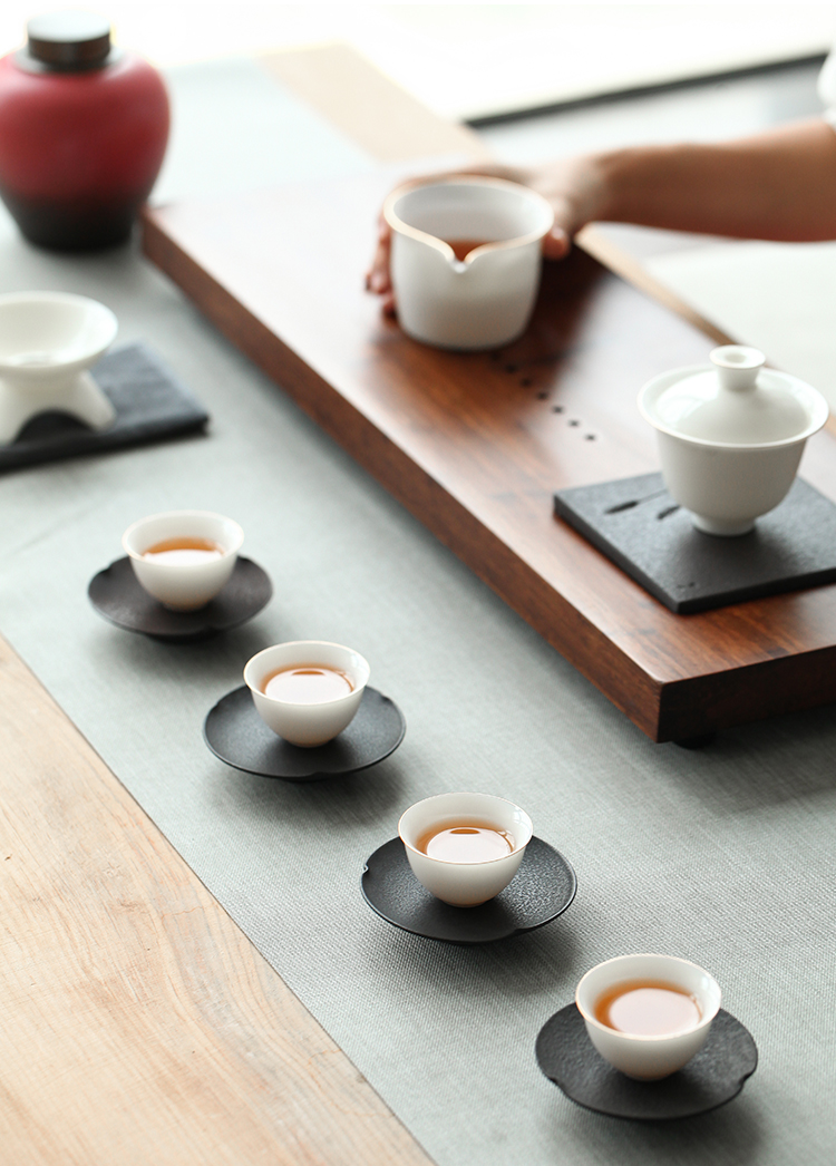 The Wu family fang cup mat creative ceramic kung fu tea set with parts Japanese saucer heat pot pad tea taking with zero