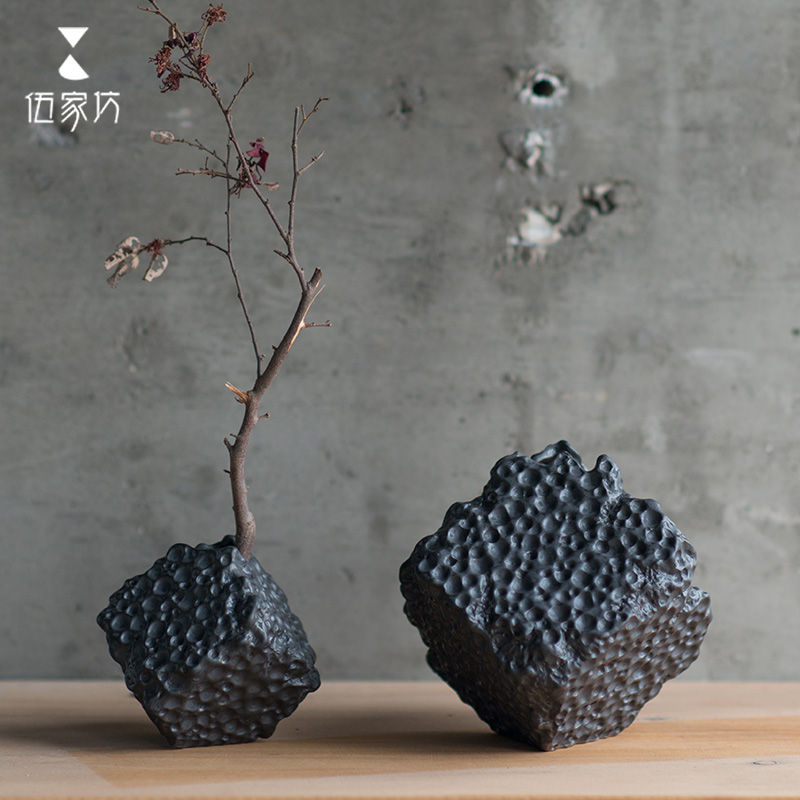 The Wu family fang hole, stone, ceramic vases, flower, flower implement creative contracted and I floral outraged dry flower is placed a hydroponic device