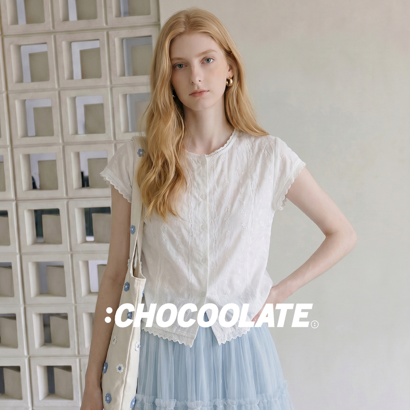 It: Chocoolate French-Style White Hollow Lace Patchwork Short-Sleeved Shirt for Women, New Summer Round-Neck Top