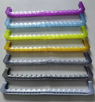 The two-section extended type is more stable and better to use than the three-section knife holder. Speed ​​​​skating knife holder for highway and short track soft rubber silicone