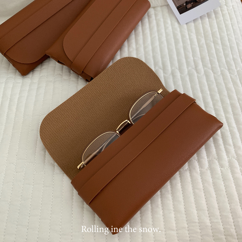 Retro Simple Solid Color Portable Pu Glasses Bag display picture 5