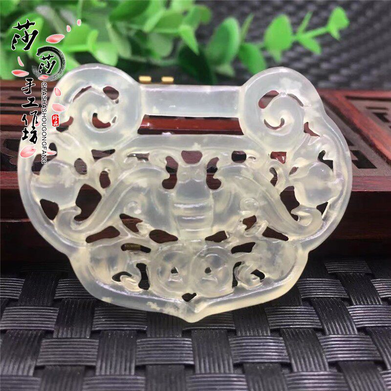 Natural Xiu Rock Jade Bat Lock Jade Pendant Pendant Pendant Jade Jade Jade Peeneck Ornament Ruyi Safety Lock Necklace Pendant