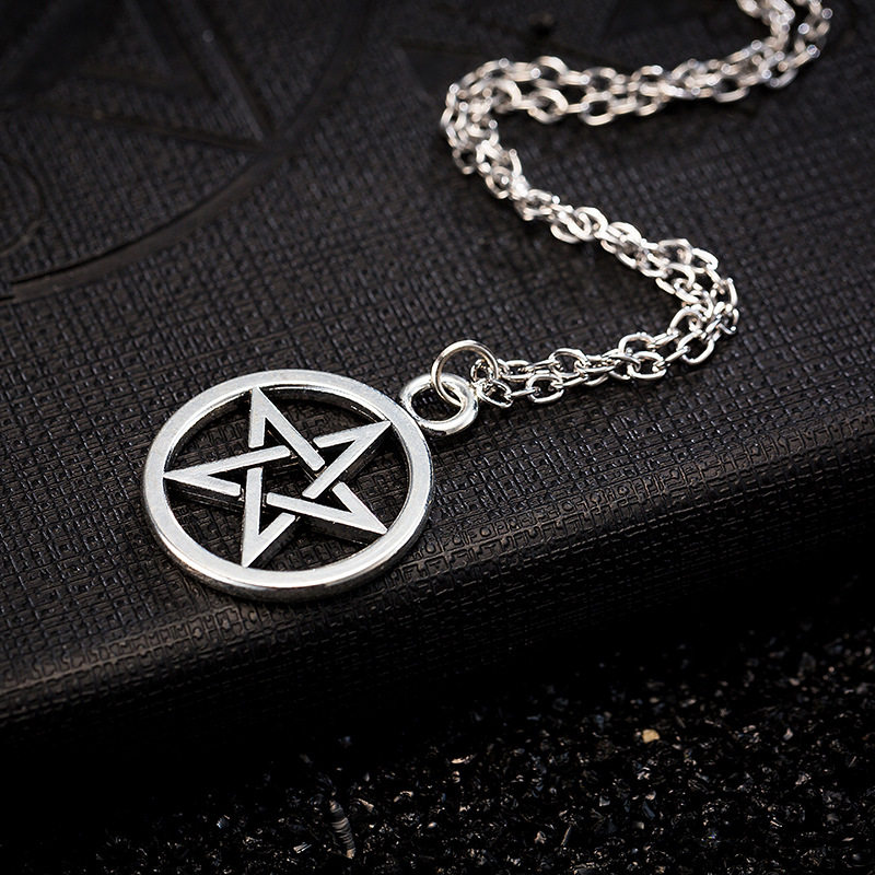 The five-pointed star pendant from the American TV series Evil Force, a five-pointed star alloy jewelry guardian necklace, is a SPN-style item peripheral