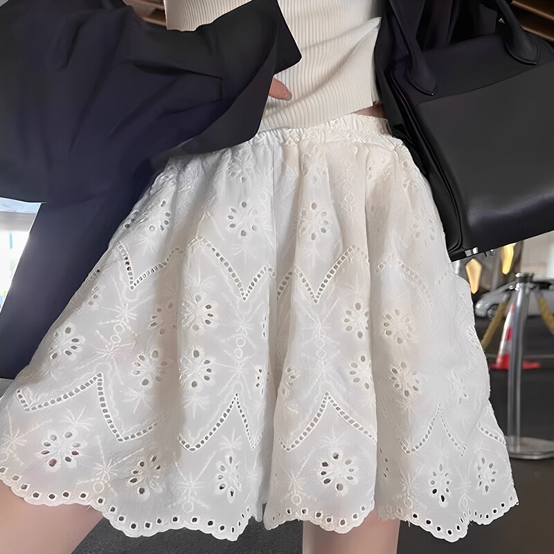 Plus Size Fat mm 150kg Lace Hollow Embroidery Shorts for Women, Suitable for Wearing Outside in Summer, Loose Fit, Slimming, Stylish Skirt Shorts Hot Pants2