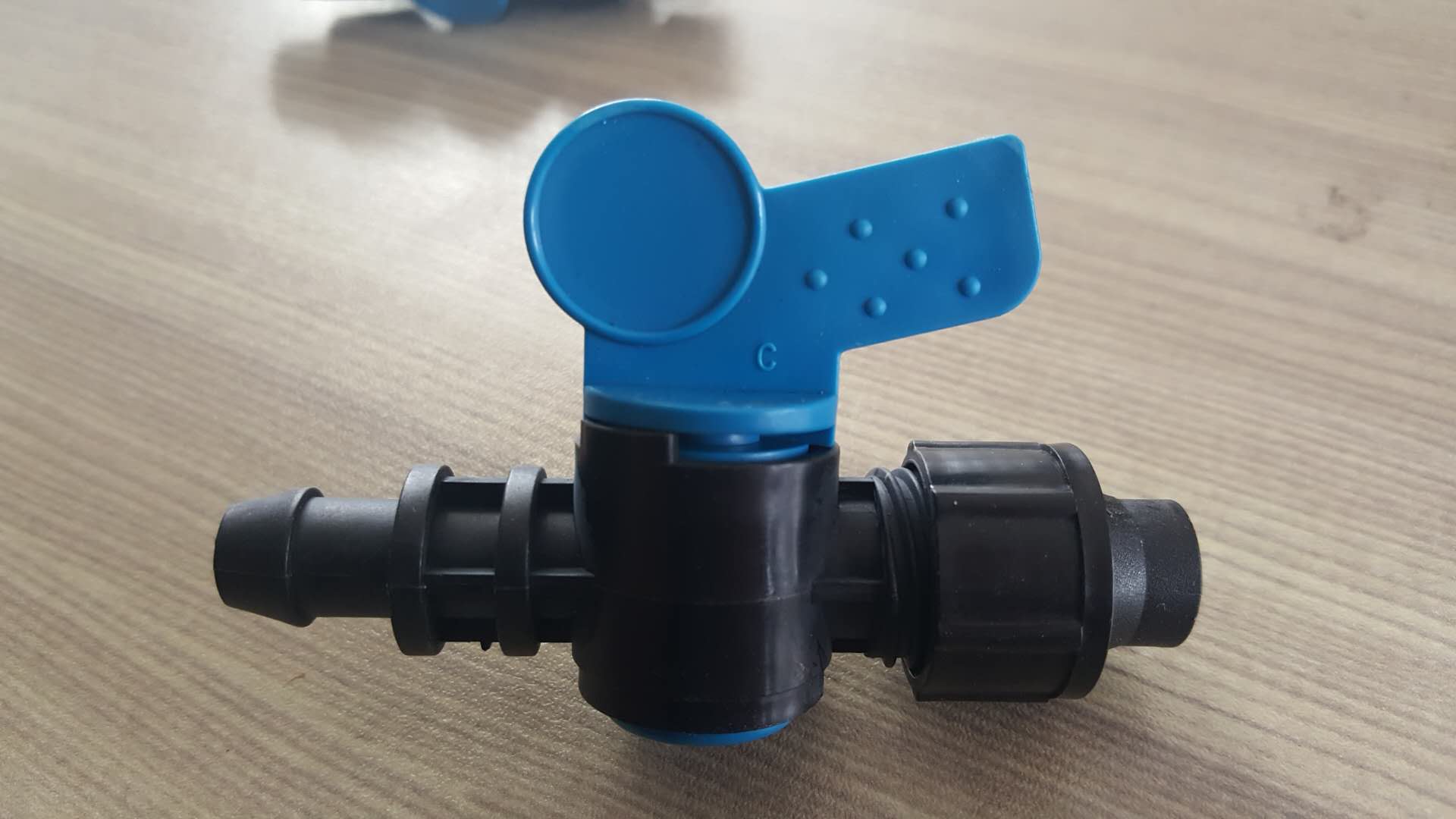 16 hard pipe joint pe bypass valve pvc switch 4 points 6 points drip irrigation belt joint small switch