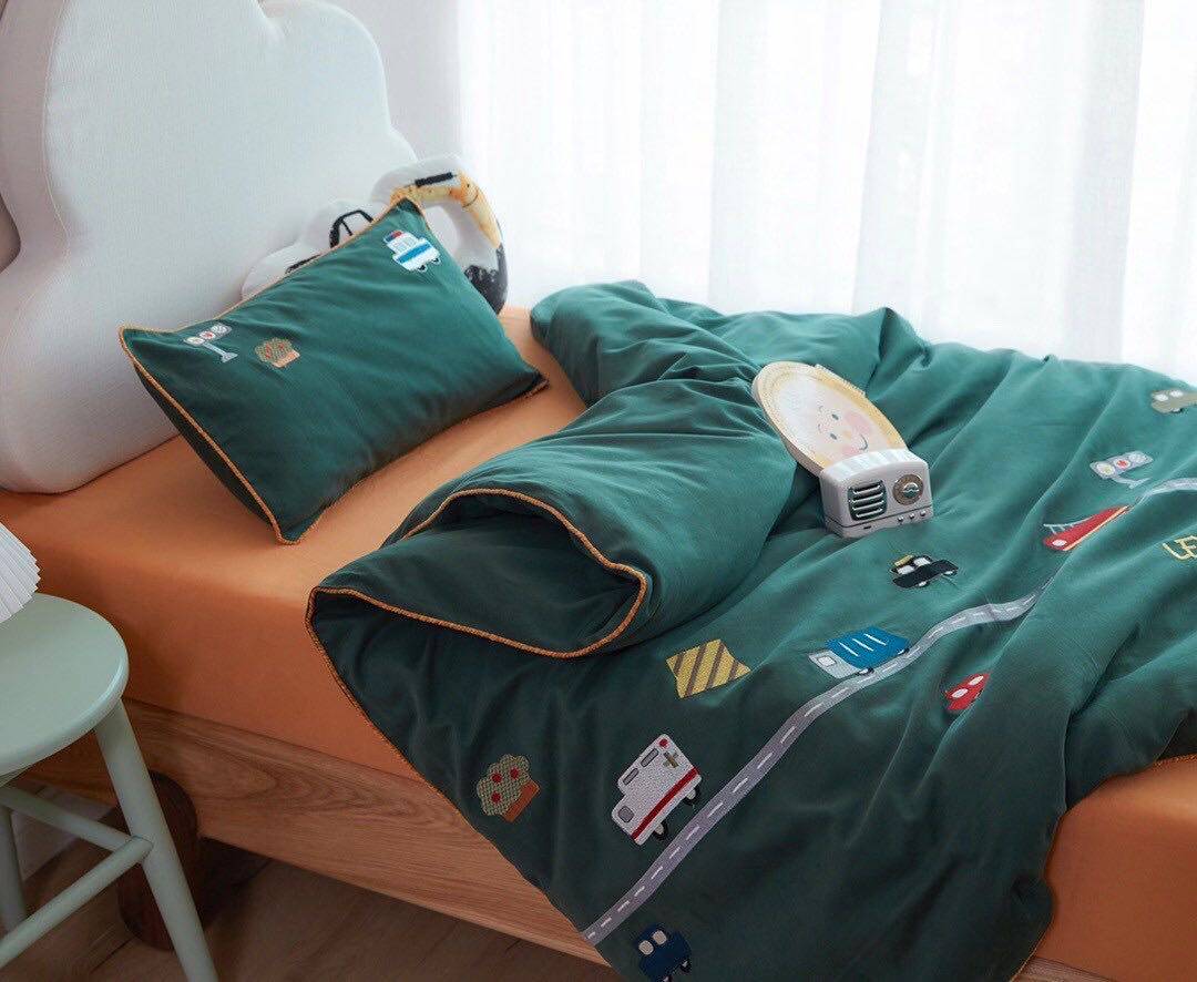 New autumn and winter style beautifully embroidered 60 pure cotton frosted kindergarten baby Three sets of cartoon kit