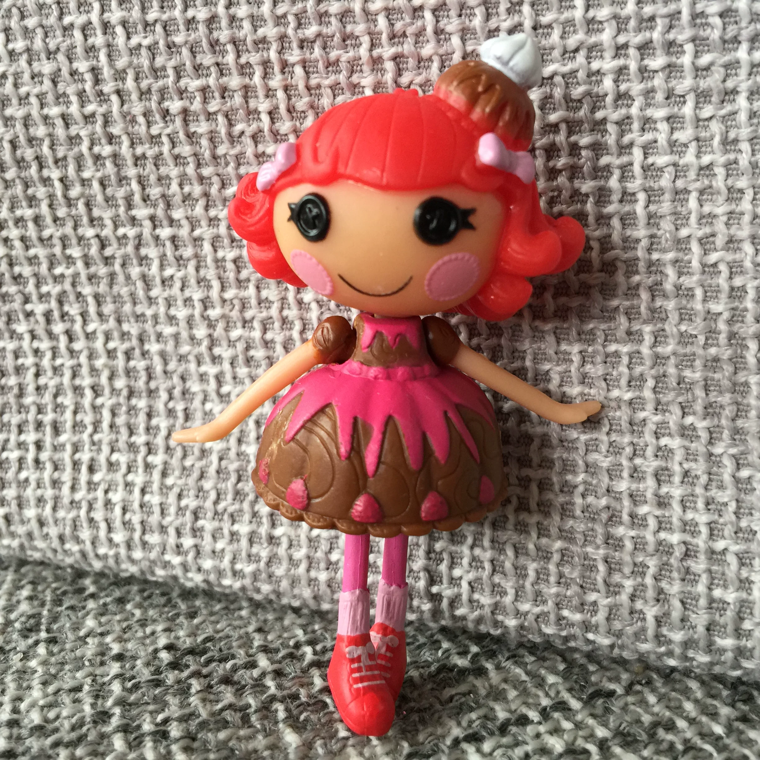 Мини-кукла LALALOOPSY Lele Angels, с пуговичными глазами, слепой бокс с микромагнитной качелью (≤15 см)