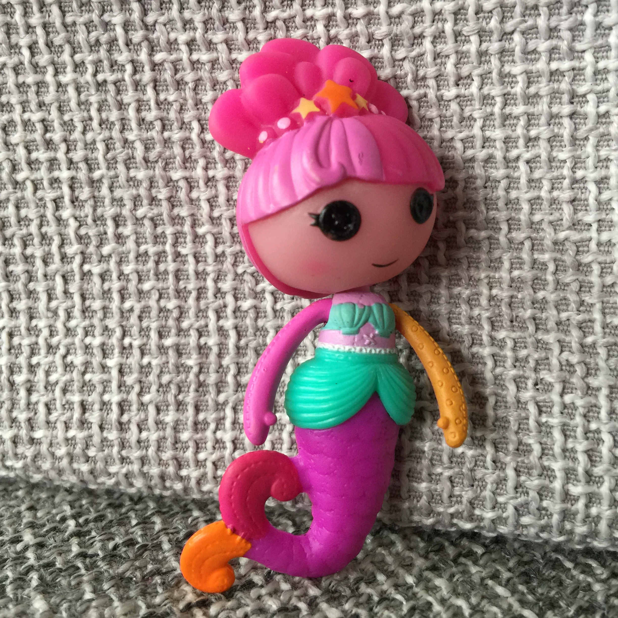 Мини-кукла LALALOOPSY Lele Angels, с пуговичными глазами, слепой бокс с микромагнитной качелью (≤15 см)