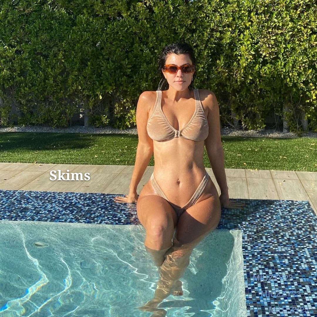 Сжатый/растягивающийся Velvet Dip thong Kardashian приближенно?