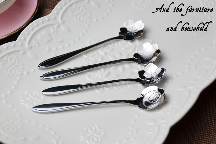 Sáng tạo Nhật Bản thép không gỉ Cherry Blossom Spoon Rose Campanula Cosmos Stirring Spoon Coffee Spoon Ice Cream Spoon - Cà phê bình pha cafe