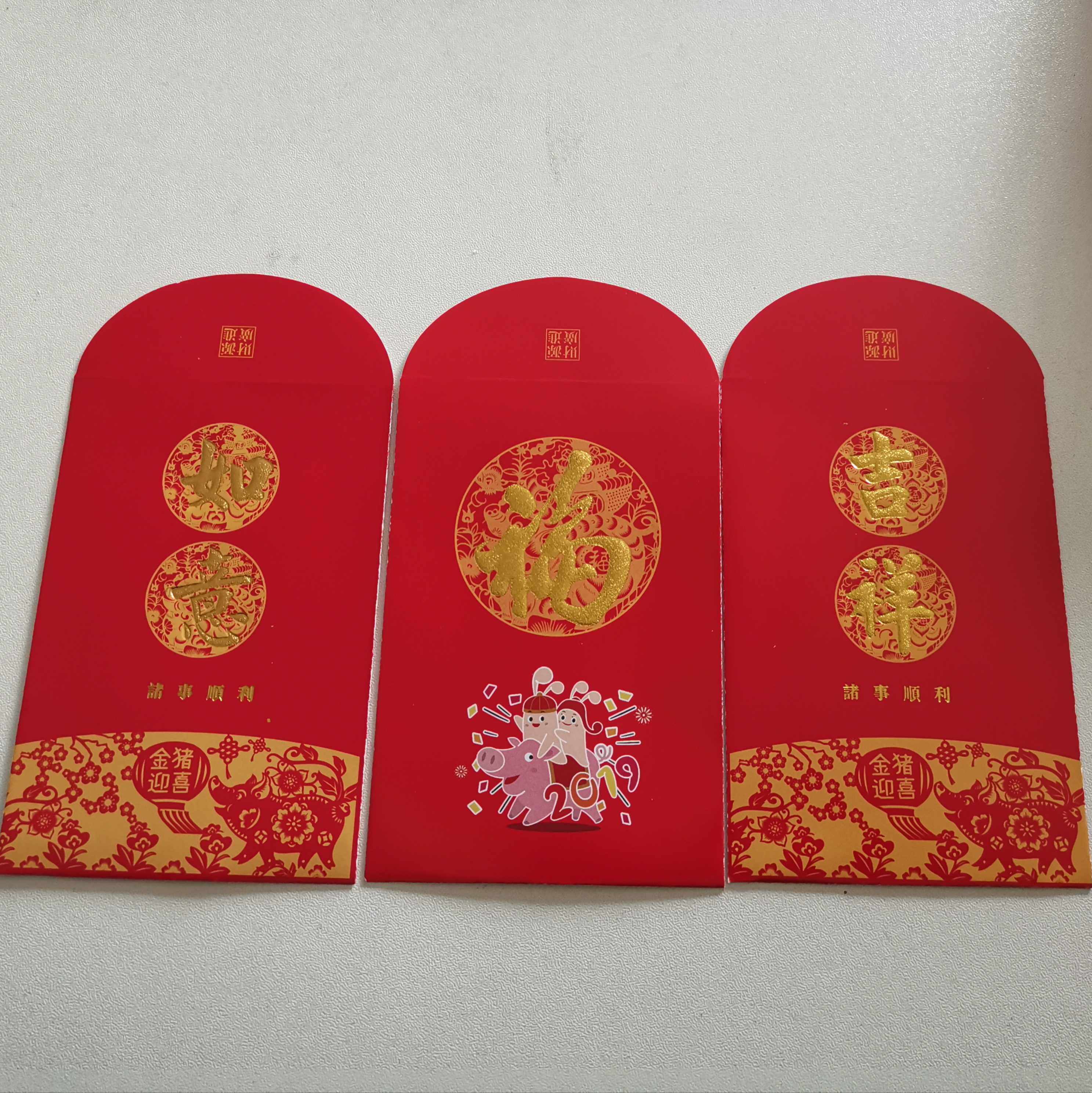 The Yilido 2019 The Shoodie Package Red Bauli is a collection of 3 sets of RMB10