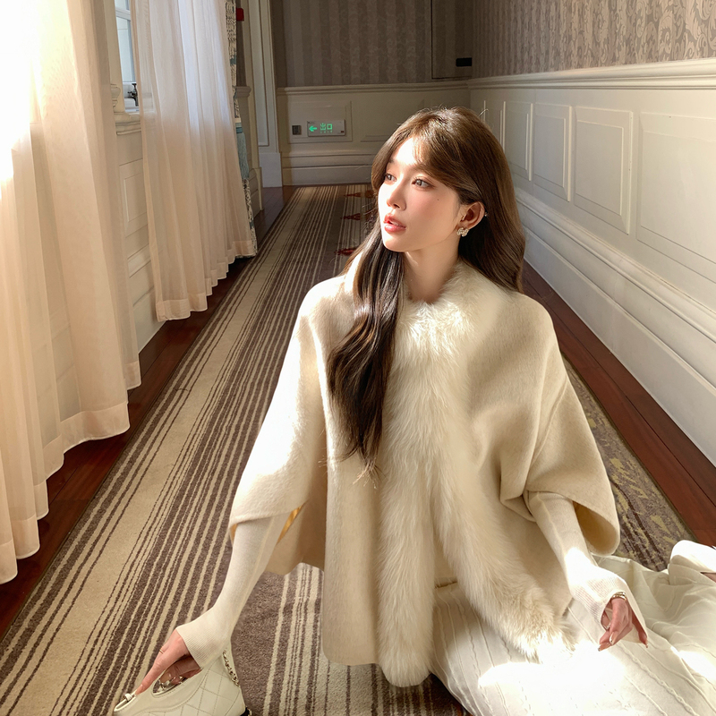 Lmomo North Island First Snow Gentle Lady Fox Fur Coat Women's Short Wool Velvet Cape Double-Sided Woolen Coat for Autumn and Winter Lmomo North Island First Snow Gentle Lady Fox Fur Coat Women's Short Wool Velvet Cape Double-Sided Woolen Coat for Autumn and Winter