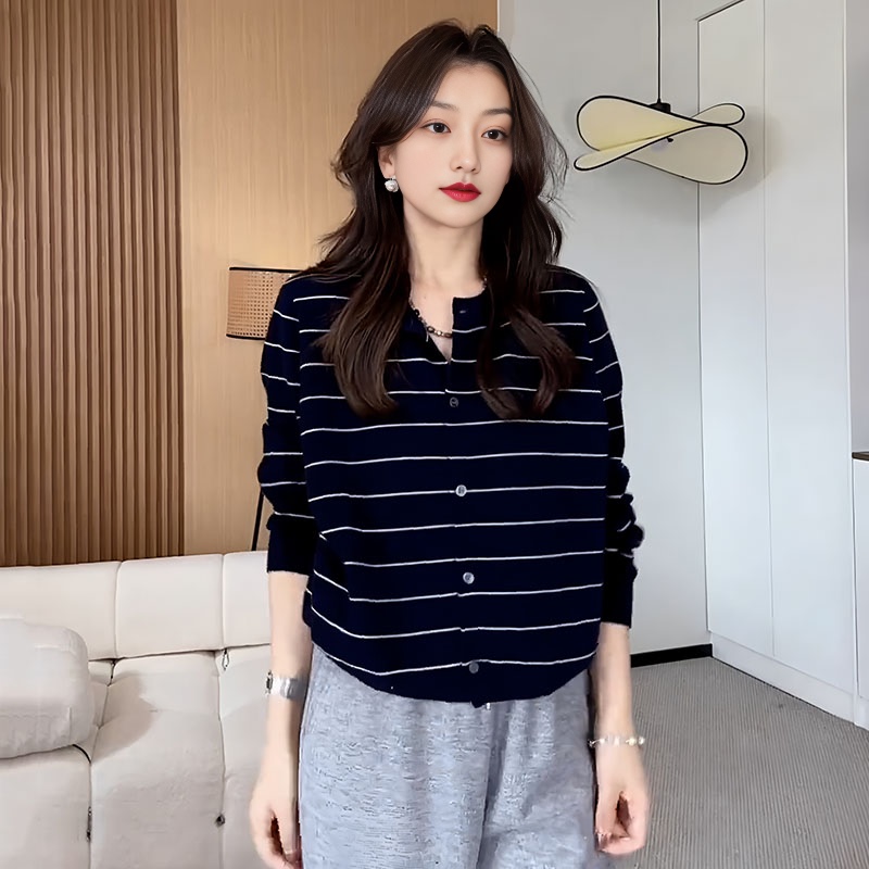 Plus-Size Striped Lazy Sweater Knit Top for Women, New Spring Style, Loose Fit for Chubby Girls, Covers the Belly, Slimming, Can Be Worn as an Inner or Outer Layer