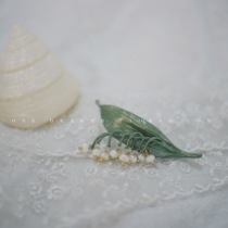 One drawer retro valley lily Suzuki with brooch and brooch Temperament Birthday Holiday Gift