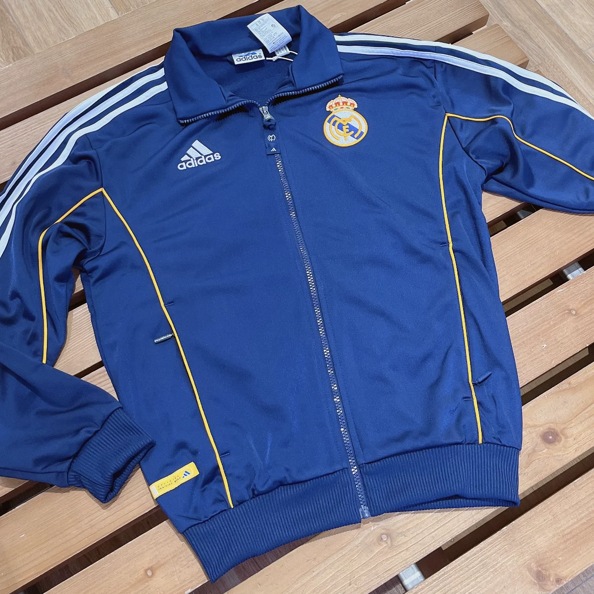 Косплей-подобная спортивная куртка Adidas Adidas 1999 Real Madrid для футбола и отдыха в реплике JW1993