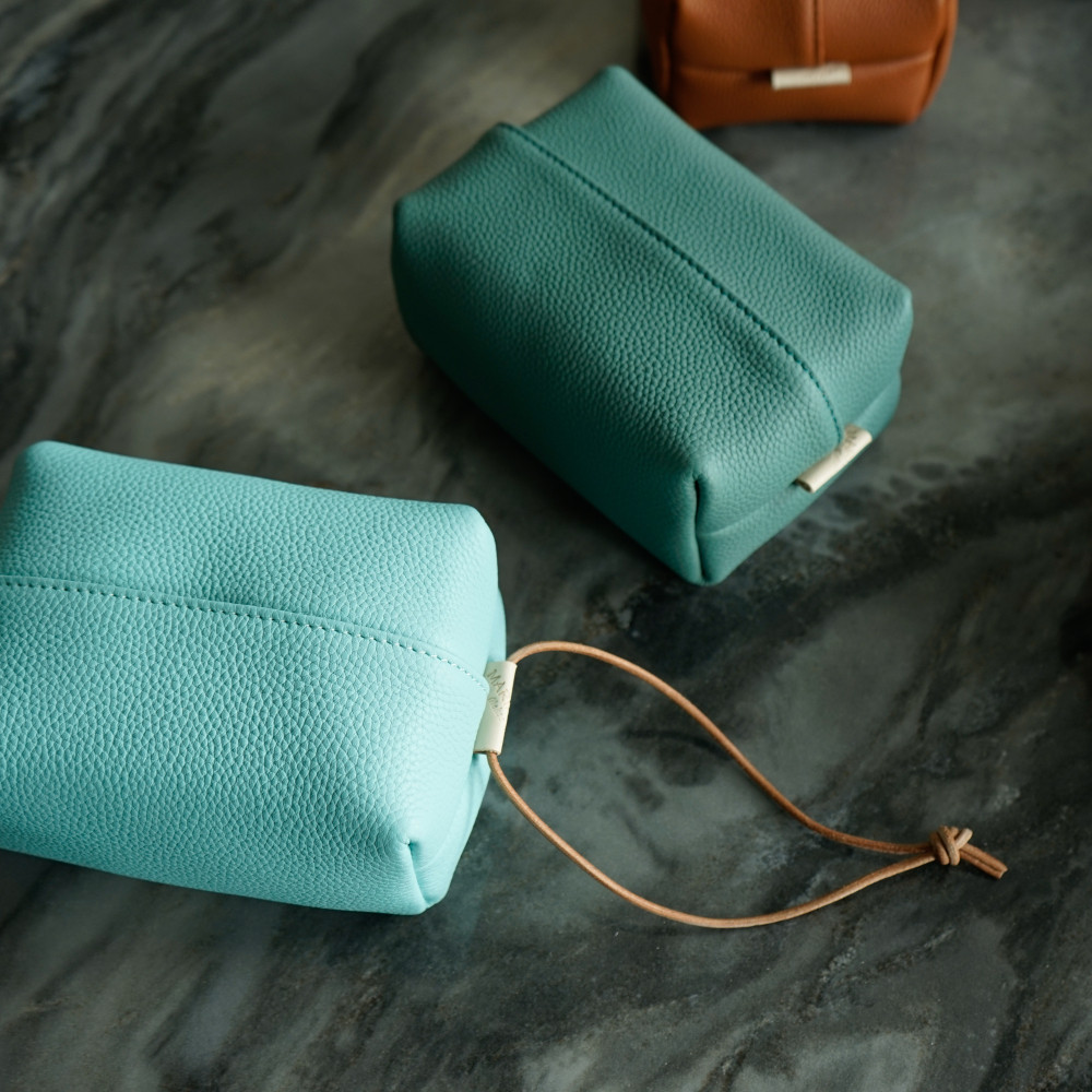 17 color Mekee first layer cowhide removable toilet paper bag Leather tissue box with lanyard Living room car can be hung Nordic simple