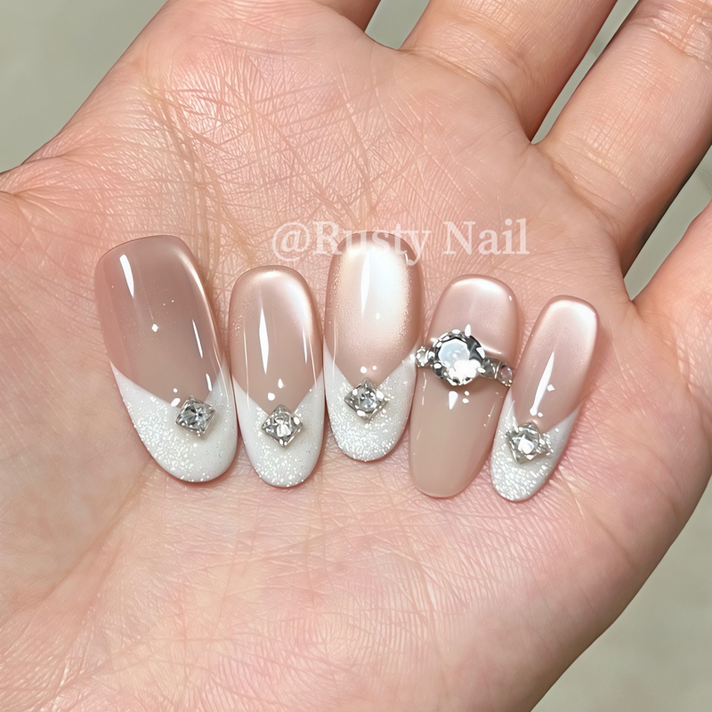 【White Rock Candy】Thousand Gold Cool White French Handmade Wearable Nails High-End Cat Eye Bridal Nail Art Stickers