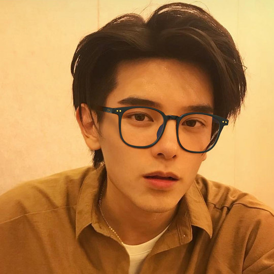 Japanese-Style Black Frame Myopia Glasses for Men, Anti-Blue Light Radiation, Non-Prescription Eye Protection, Trendy Brand Flat Glasses Eyeglass Frames