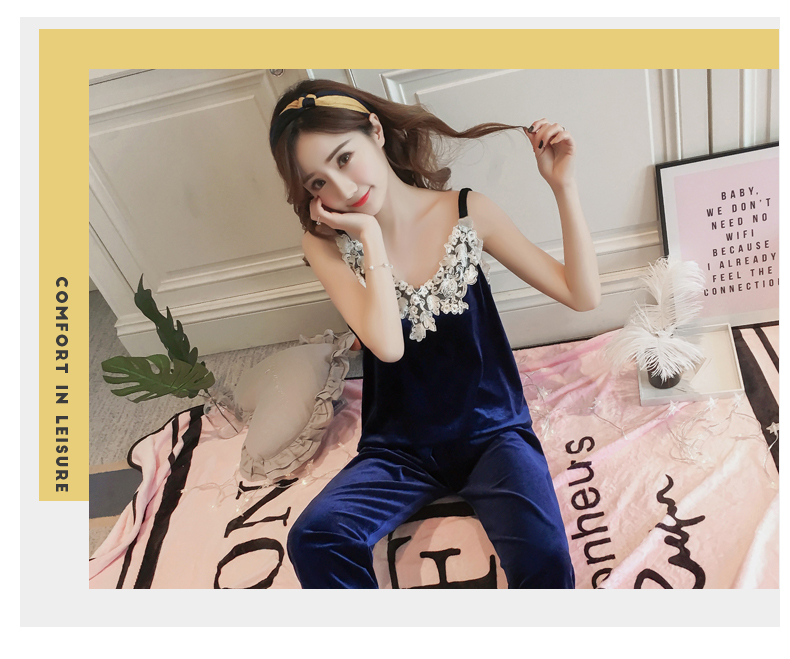 Phiên bản Hàn Quốc của mùa thu và mùa đông dài tay nhung vàng đồ ngủ phụ nữ phù hợp với bộ đồ ba mảnh sling áo choàng lông san hô lông cừu dịch vụ nhà có thể được mặc nội y cao cấp