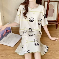 X1176 Панда с цветком и нагрудником