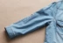 Áo sơ mi denim mùa hè với tay ba phần tư, tay áo sử dụng kép, áo nịt ngực ngắn thắt nút, top 702 đơn giản và linh hoạt của phụ nữ - Áo sơ mi