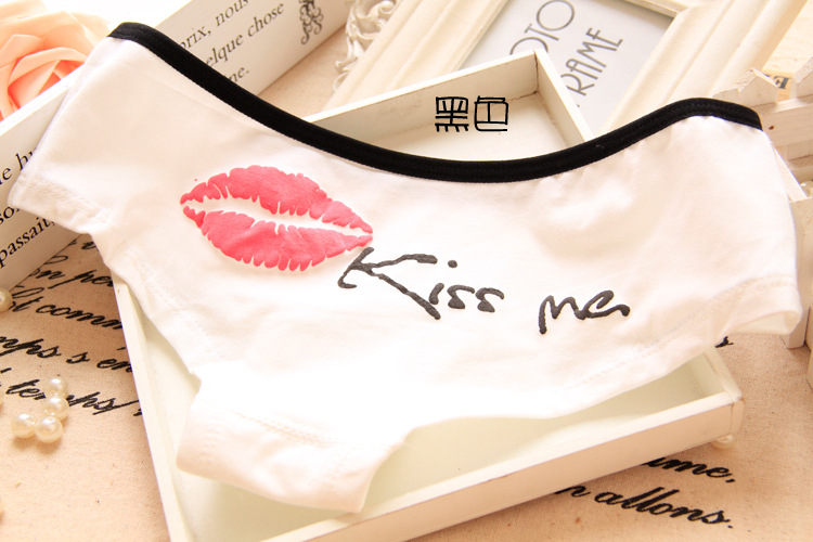 Bông nữ sinh viên đồ lót chữ dễ thương đôi môi đỏ pha chế bông thấp eo sexy tam giác đồ lót thể thao bán buôn
