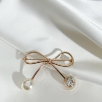 Ladies style pearl bro for Japanese and Korean fashion cardigan buckle needle to prevent the light wet buckle, girl coat jacket accessories
