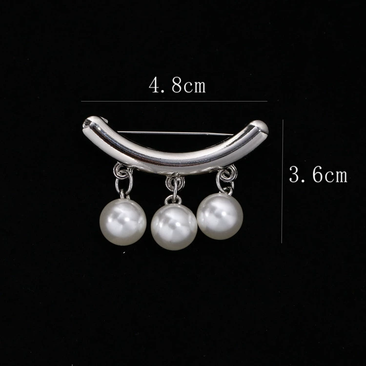 Đơn giản cong ngọc trai trâm nữ mới mặt dây chuyền ngọc trai vỏ sò cổ áo chống ánh sáng áo len pin