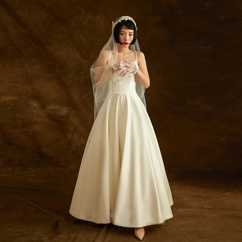 Photo studio theme clothing French retro style indoor sexy suspenders advanced satin wedding photo personal photo dress