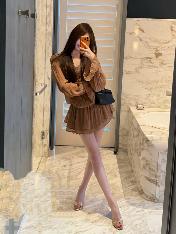 Pure Desire Style Lace Patchwork Shirt Three-Piece Set for Women, French Lapel Puff Sleeve Top, High-Waisted Shorts Set Pure Desire Style Lace Patchwork Shirt Three-Piece Set for Women, French Lapel Puff Sleeve Top, High-Waisted Shorts Set