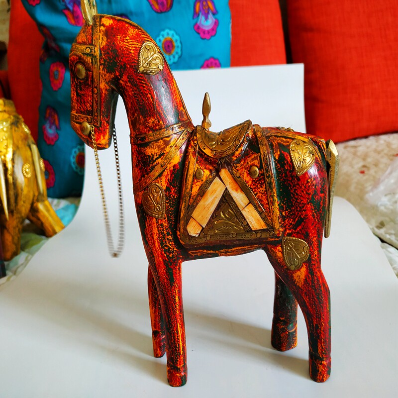 The new Tibet new has the time to pick up the national wind auspicious BMW Wong Yang Muk sculptor Gengfeng Swaying Horse to Success