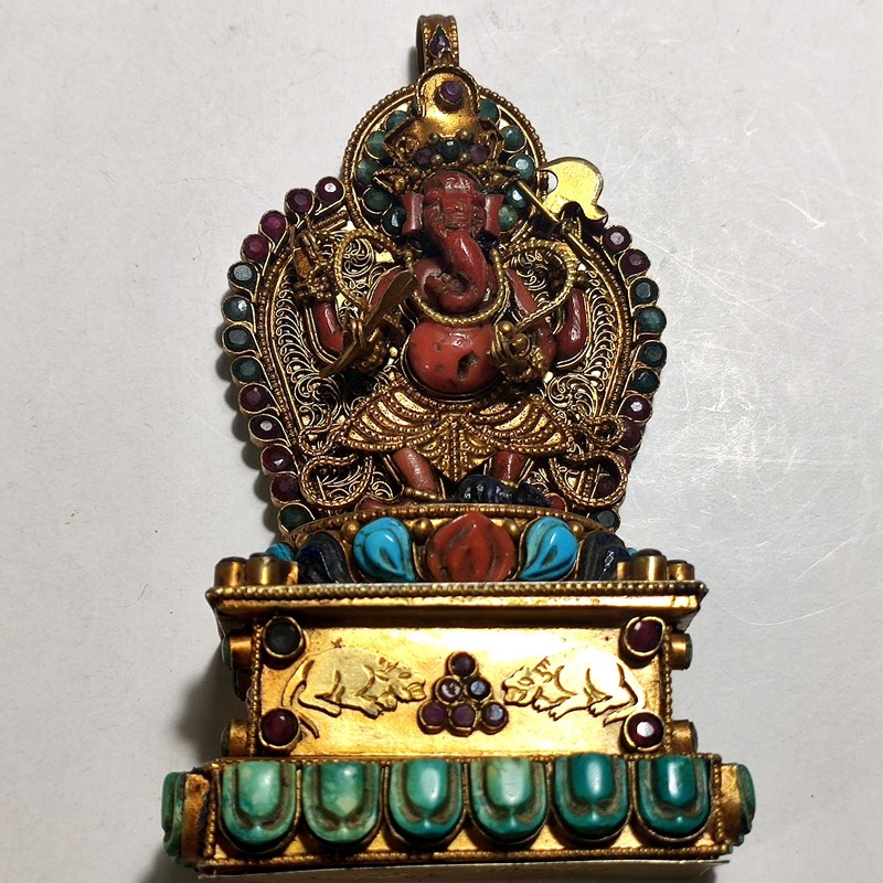 Tibetan Buddhist sterling silver gilded set red gemstone elephant trunk Buddha shrine home ornaments Tibetan style spot