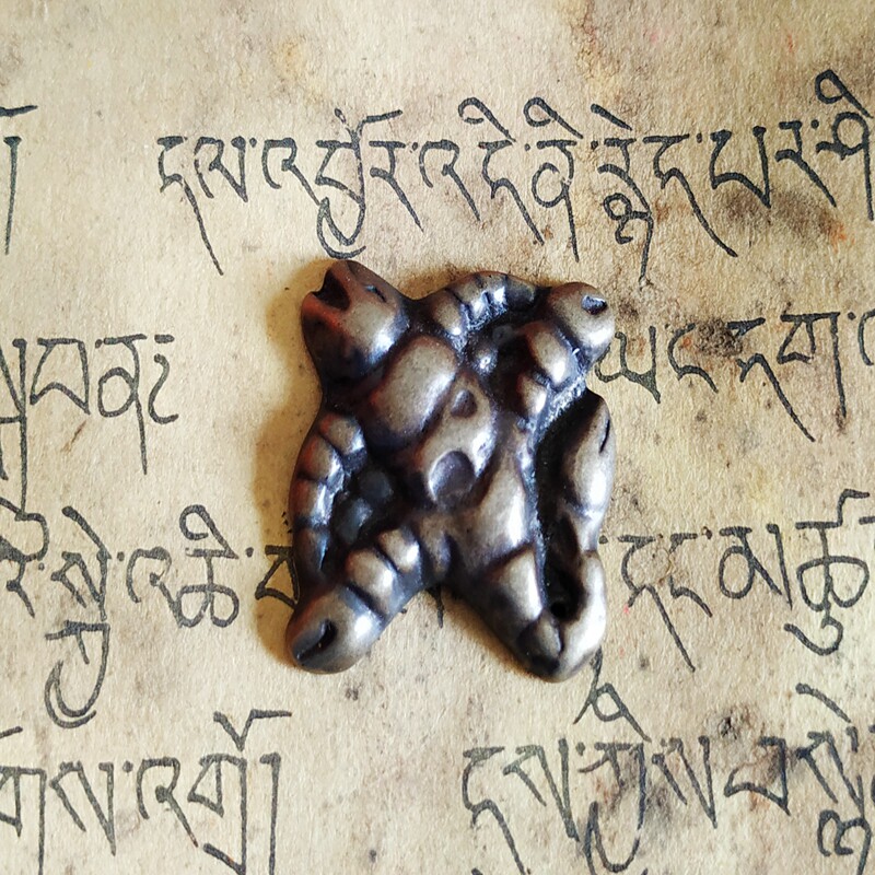 Tibetan Folk Old Lima Bronze Bronze Sculpture Lotus Master Flame Scorpion Pendant Pendant Pendant Pendant Pendant Pendant Pendant Pendant Pendant Pendant Pendant Pendants