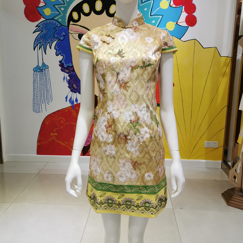 陶玉梅 Short cheongsam, with embroidery