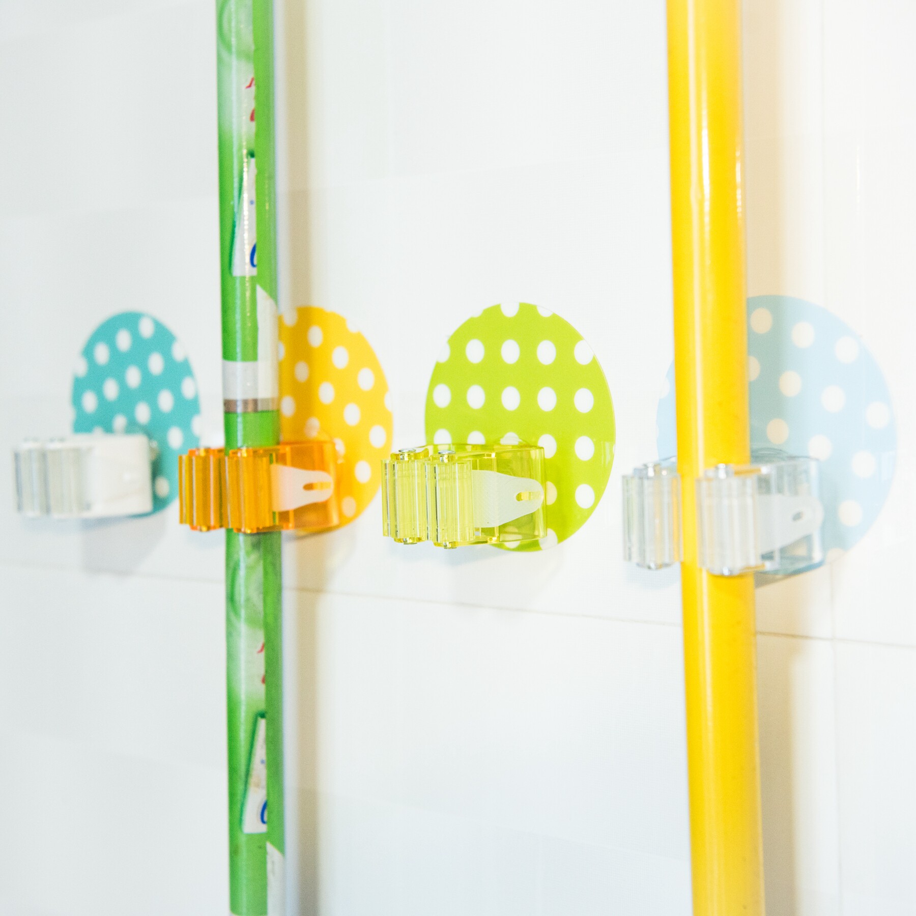 Environmentally friendly multifunctional kitchen without scar wall mop hanging frame sweep to wash the rear bathroom washable powerful suction cup free of nails