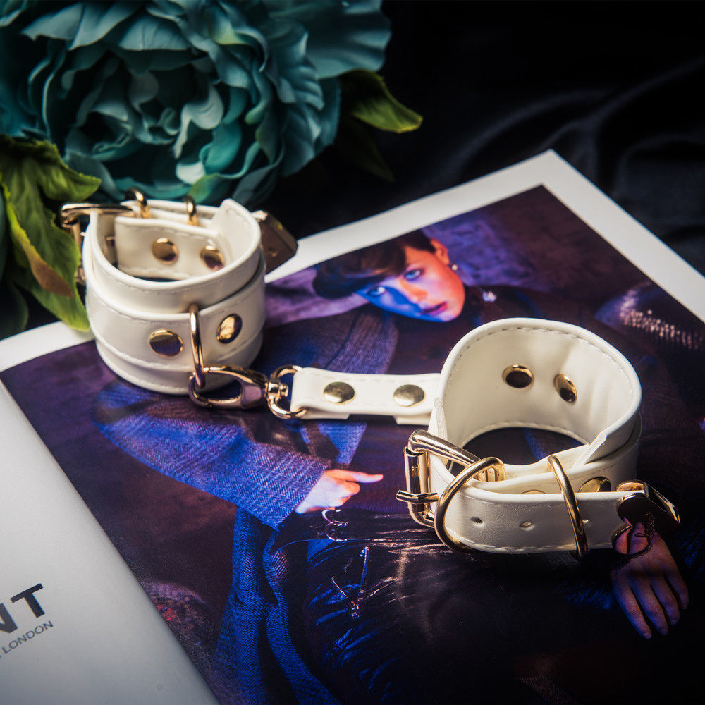 Exclusive design Leather super-sense design detachable simple coarse leather handcuffs