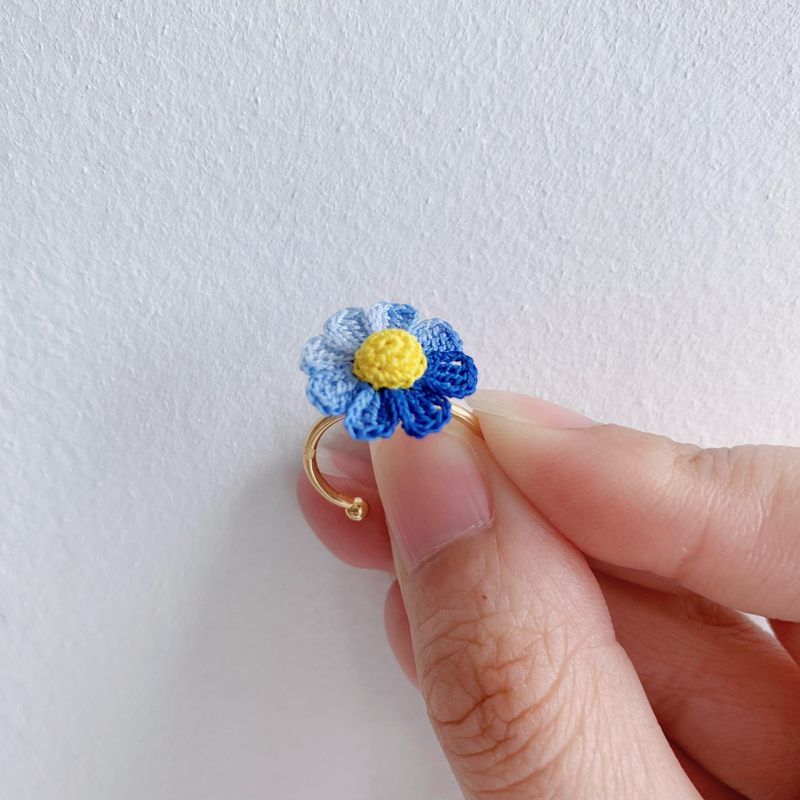 Finished Niche Micro-Hook Daisy Flower Ring