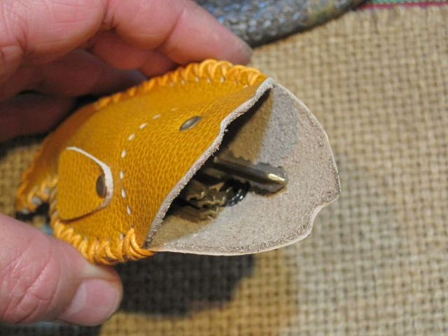Túi chìa khóa cá nhỏ sáng tạo kéo chìa khóa thiết lập động vật chìa khóa vòng mặt dây chuyền nhẫn nam và nữ quà tặng da - Trường hợp chính