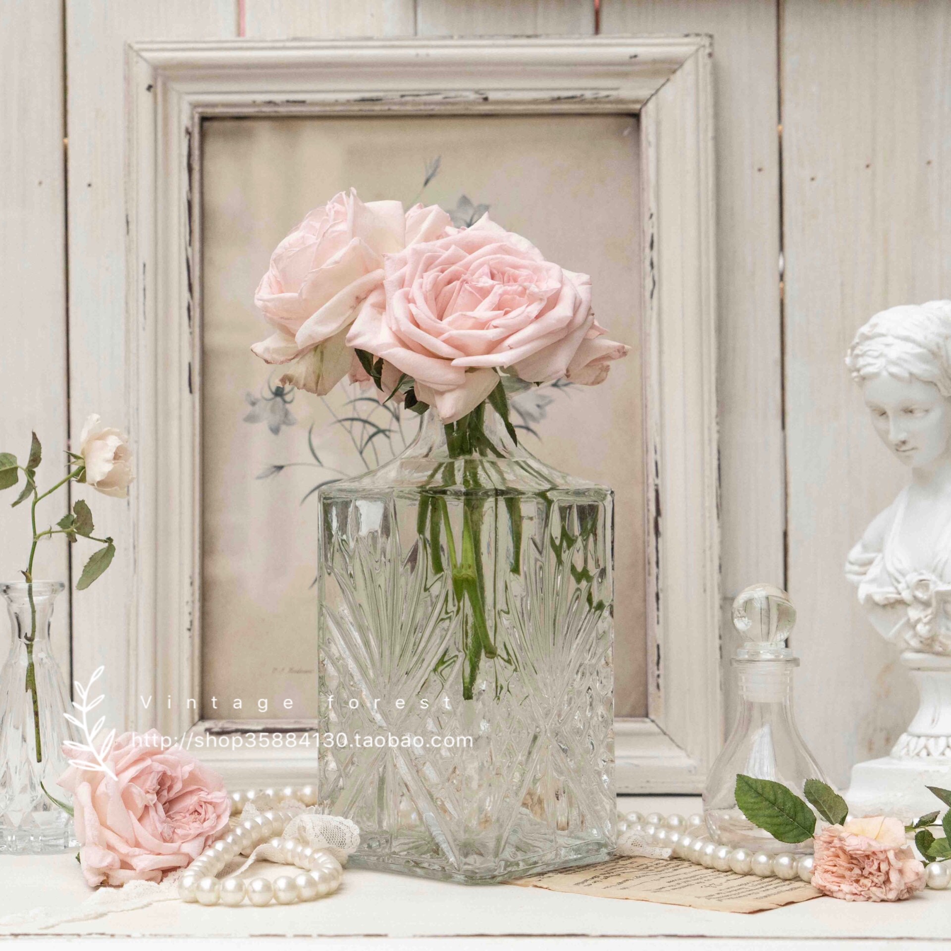 Light luxury French export vintage transparent carved glass vase photography props Hydroponic dried flower vase home decoration